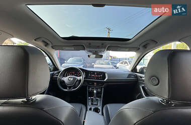 Седан Volkswagen Jetta 2019 в 