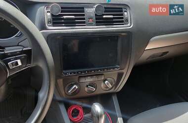 Седан Volkswagen Jetta 2017 в 