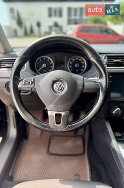 Седан Volkswagen Jetta 2011 в 