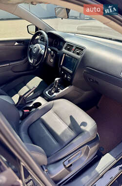 Седан Volkswagen Jetta 2011 в 