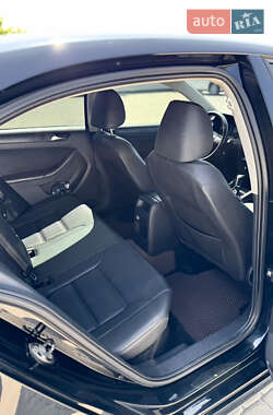 Седан Volkswagen Jetta 2011 в 