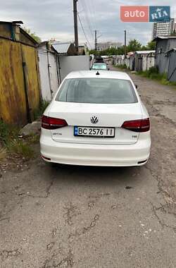 Седан Volkswagen Jetta 2016 в 