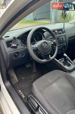 Седан Volkswagen Jetta 2016 в 