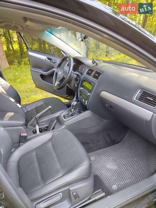 Седан Volkswagen Jetta 2013 в Мурованых Куриловцах