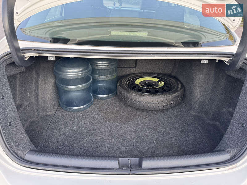 Седан Volkswagen Jetta 2012 в Житомире