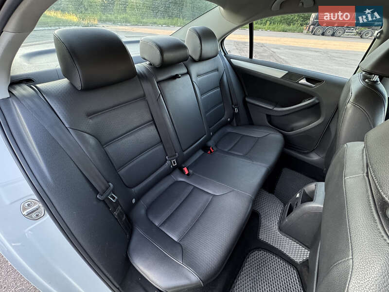 Седан Volkswagen Jetta 2012 в Житомире