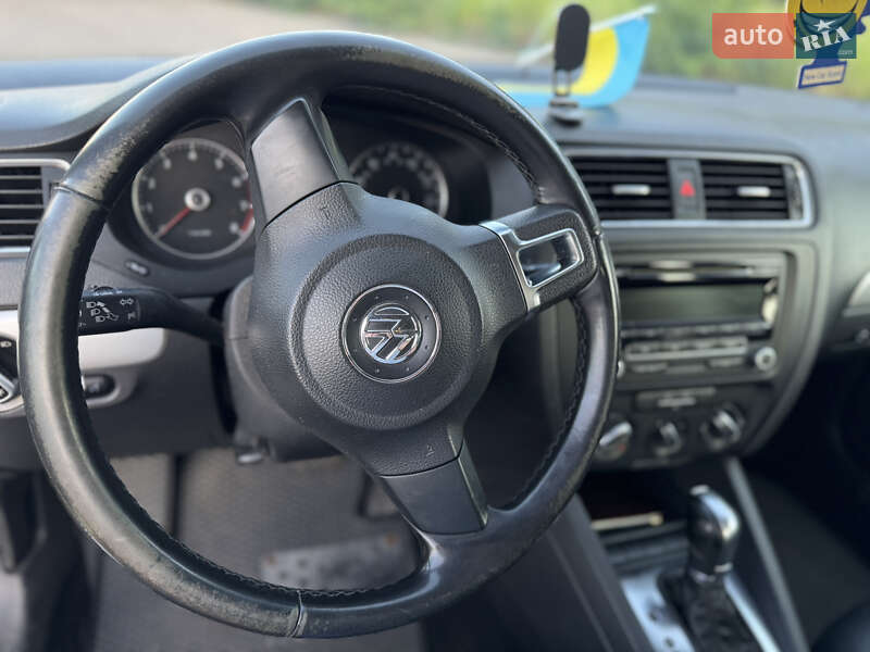 Седан Volkswagen Jetta 2012 в Житомире