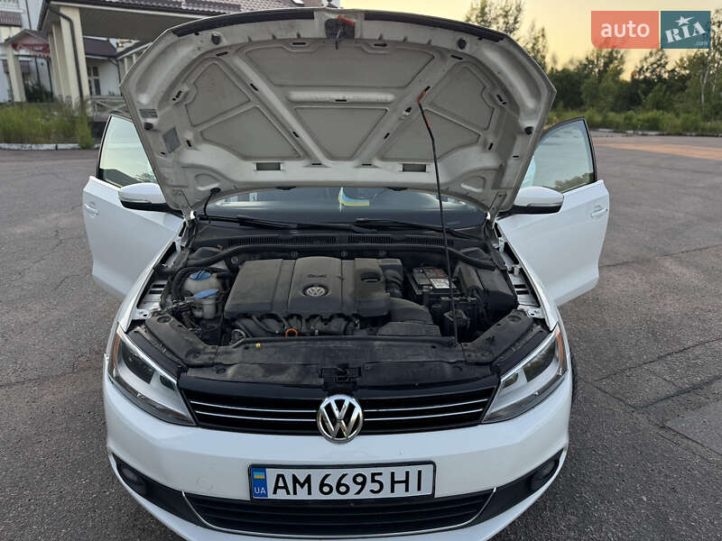 Седан Volkswagen Jetta 2012 в Житомире