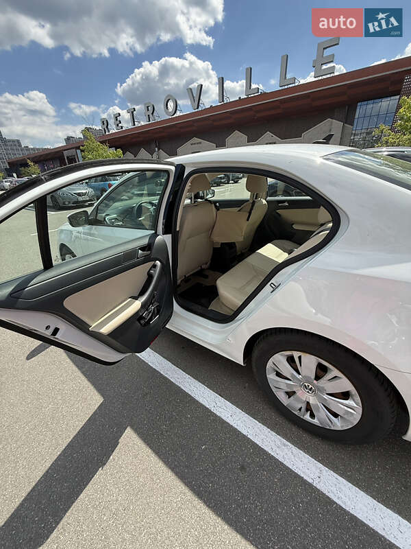 Седан Volkswagen Jetta 2014 в Києві