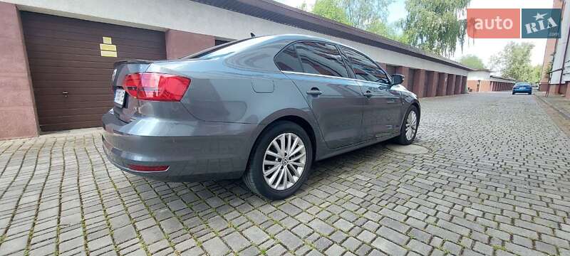 Седан Volkswagen Jetta 2014 в Івано-Франківську