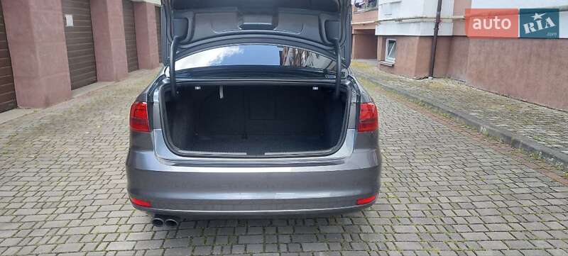 Седан Volkswagen Jetta 2014 в Івано-Франківську