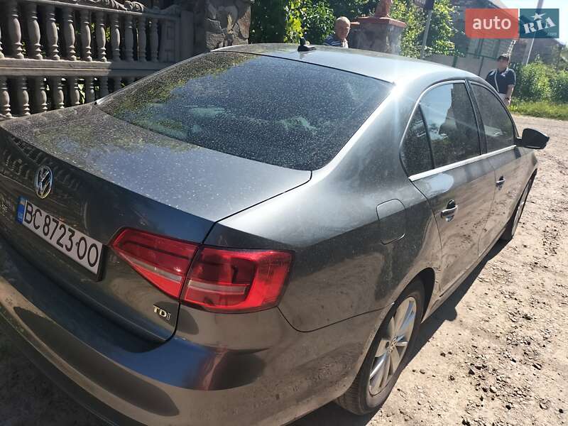 Седан Volkswagen Jetta 2015 в Львові