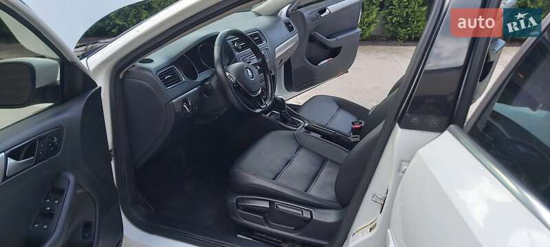 Седан Volkswagen Jetta 2016 в Києві