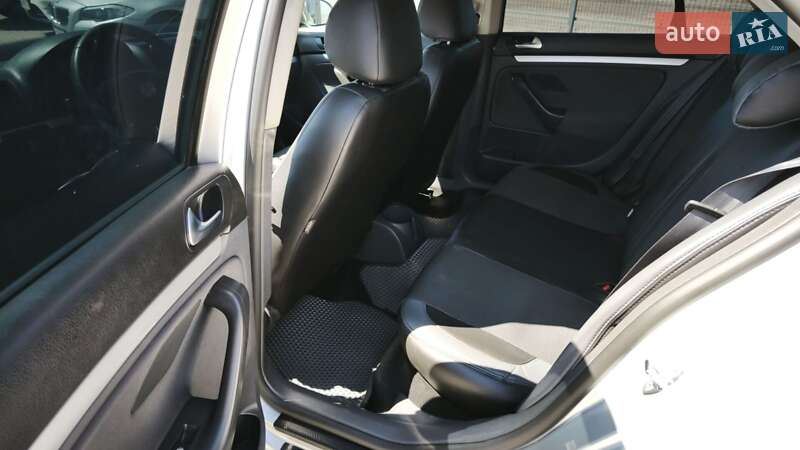 Седан Volkswagen Jetta 2009 в Львове