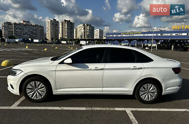 Седан Volkswagen Jetta 2018 в 
