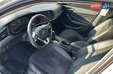 Седан Volkswagen Jetta 2018 в 