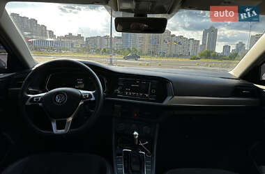 Седан Volkswagen Jetta 2018 в 