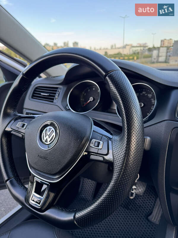Седан Volkswagen Jetta 2016 в Кривому Розі