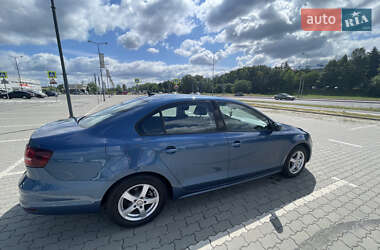 Седан Volkswagen Jetta 2016 в 