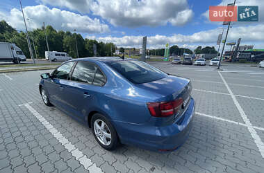 Седан Volkswagen Jetta 2016 в 