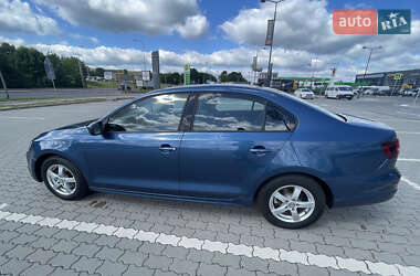 Седан Volkswagen Jetta 2016 в 