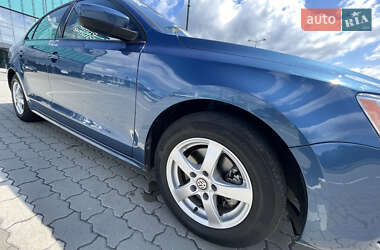 Седан Volkswagen Jetta 2016 в 