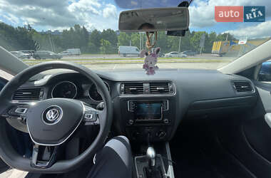 Седан Volkswagen Jetta 2016 в 