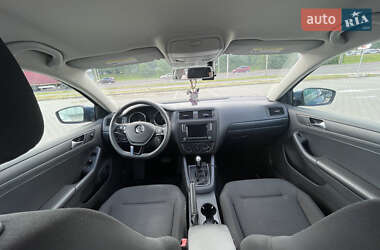 Седан Volkswagen Jetta 2016 в 