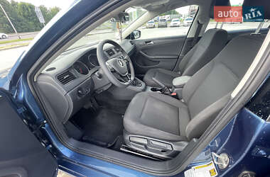 Седан Volkswagen Jetta 2016 в 