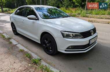 Седан Volkswagen Jetta 2016 в 