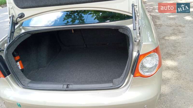 Седан Volkswagen Jetta 2007 в Києві