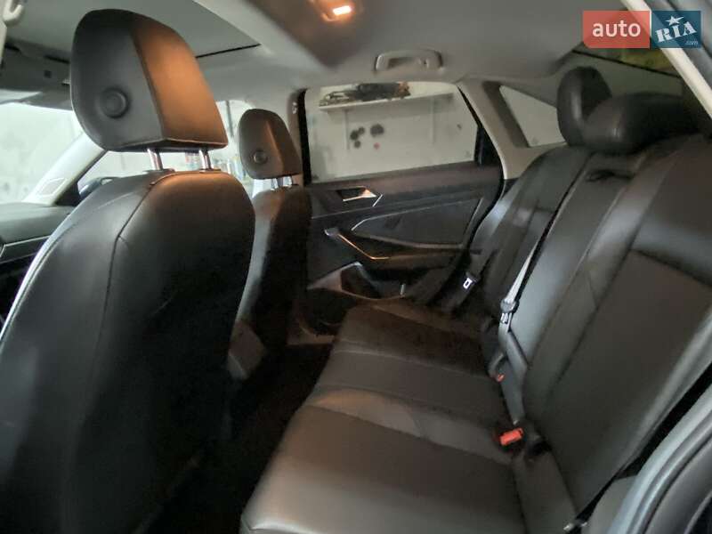 Седан Volkswagen Jetta 2019 в Львове