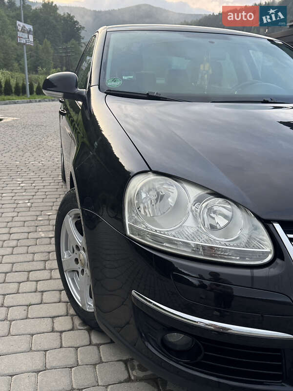 Седан Volkswagen Jetta 2006 в Микуличине