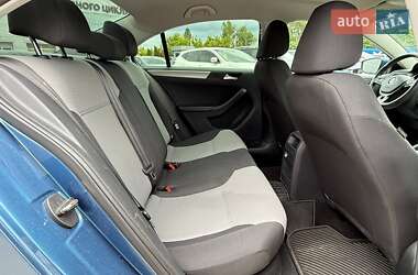 Седан Volkswagen Jetta 2016 в 