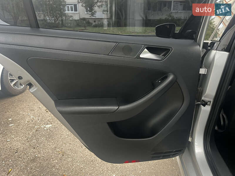 Седан Volkswagen Jetta 2010 в Харькове