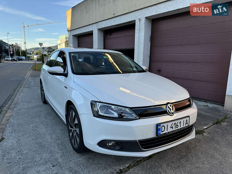 Седан Volkswagen Jetta 2013 в Києві