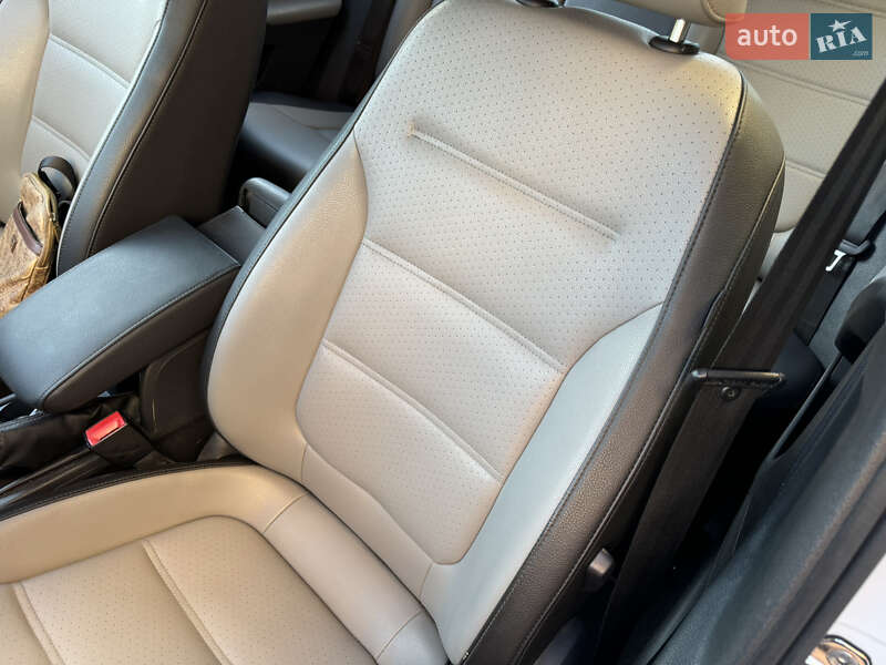 Седан Volkswagen Jetta 2013 в Києві