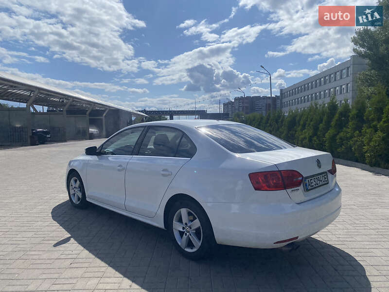 Седан Volkswagen Jetta 2012 в Днепре