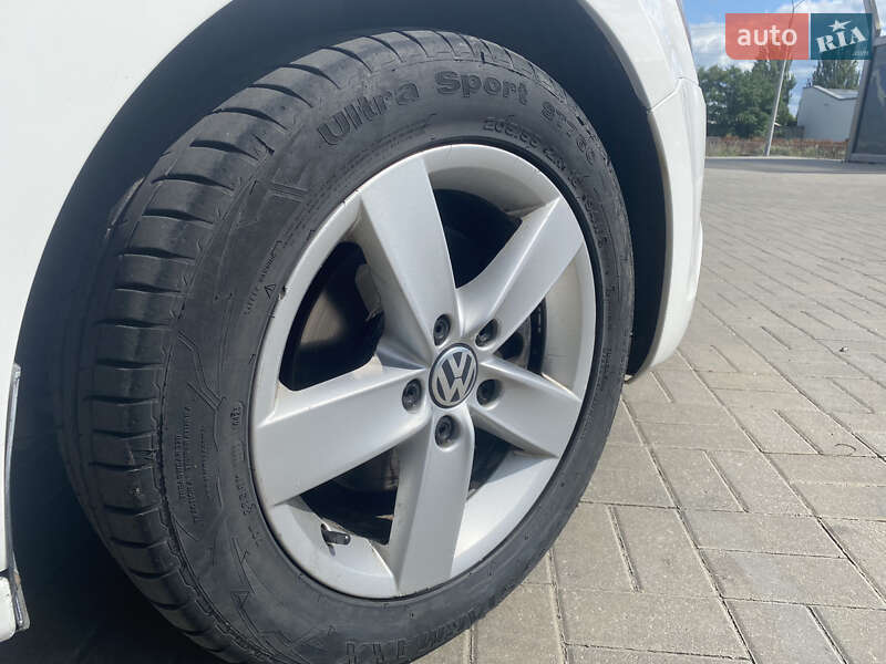 Седан Volkswagen Jetta 2012 в Днепре