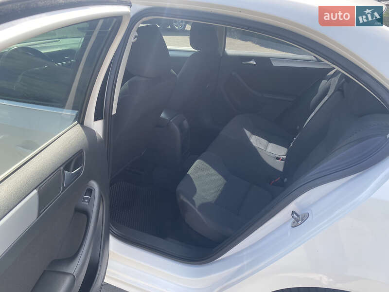 Седан Volkswagen Jetta 2012 в Днепре