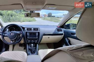 Седан Volkswagen Jetta 2016 в 