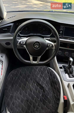 Седан Volkswagen Jetta 2018 в 