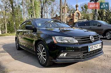 Седан Volkswagen Jetta 2015 в Львове