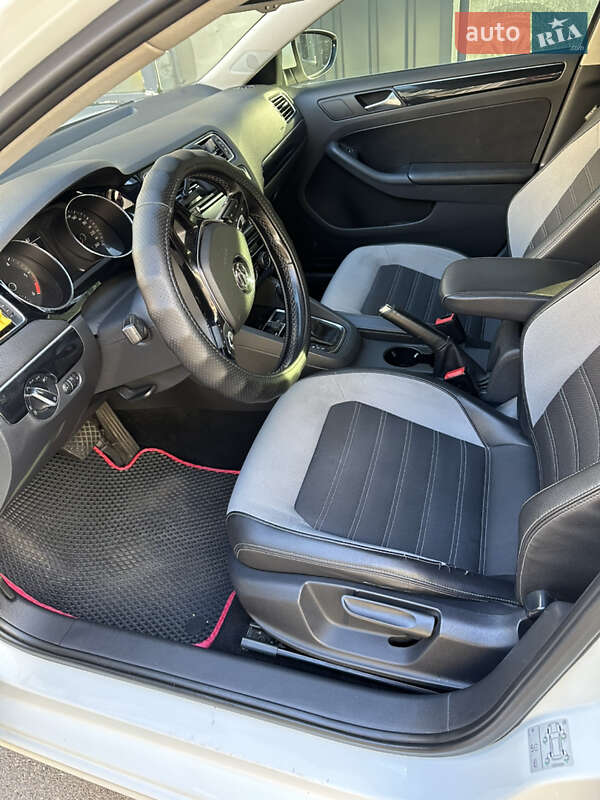 Седан Volkswagen Jetta 2016 в Одесі