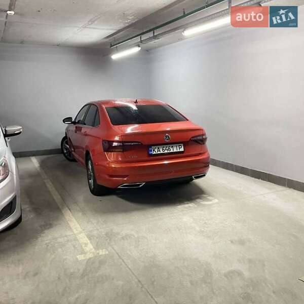 Седан Volkswagen Jetta 2019 в Львові