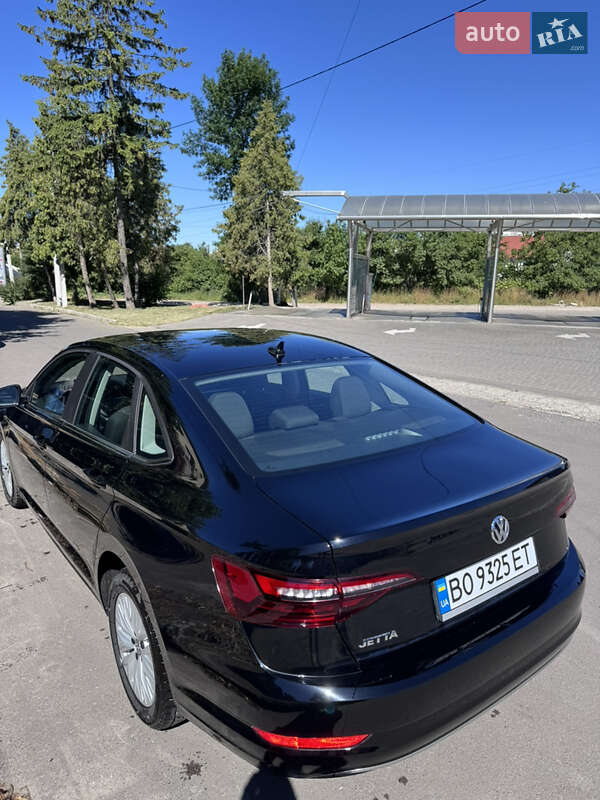 Седан Volkswagen Jetta 2020 в Львове