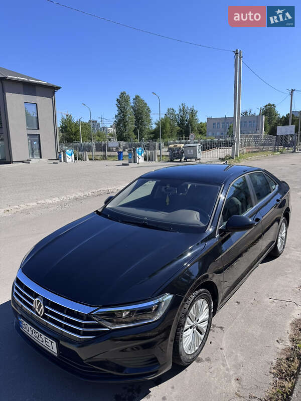 Седан Volkswagen Jetta 2020 в Львове