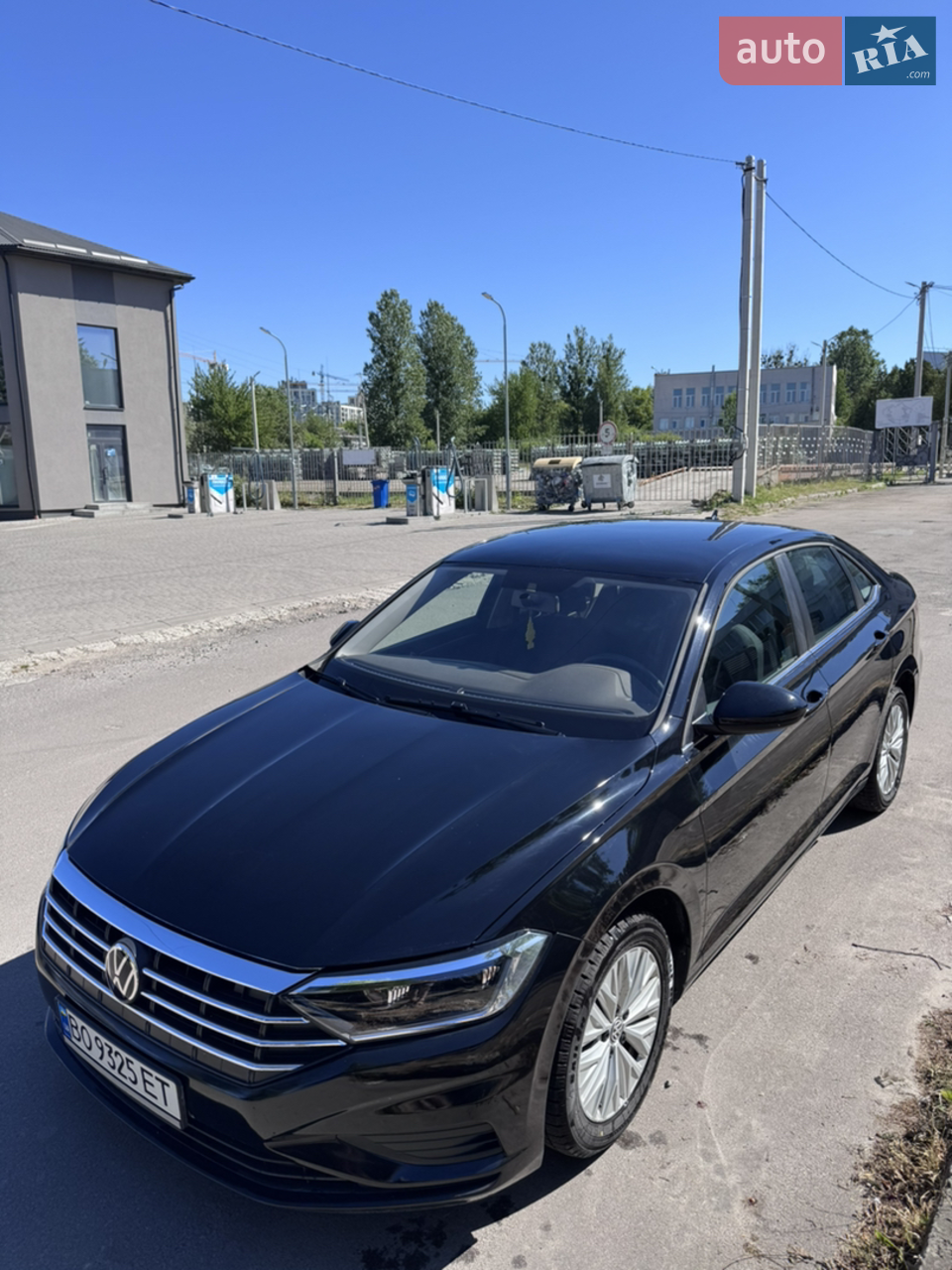 Пробіг всього 3000км!
Комплектація:
-лінзована FullLed оптика (дальнє і ближнє);
-датчик світла;
-датчик тиску шин;
-камера заднього виду;
-електро ручник;
-Front Assist (асистент зіткнення передній);
-Rear Assist (асистент зіткнення задній);
-Blind Spot Assist (асистент мертвих зон);
-Apple CarPlay/AndroidAuto;
На авто встановлені нові зимові шини, економне авто, розхід по трасі до 5л/100, місто 7-8 л/100. Реальний пробіг, готовий до будь яких перевірок на СТО.