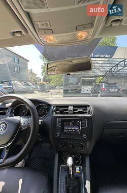 Седан Volkswagen Jetta 2016 в 