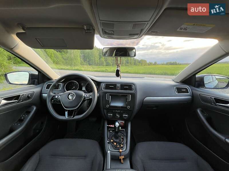 Седан Volkswagen Jetta 2016 в Львові